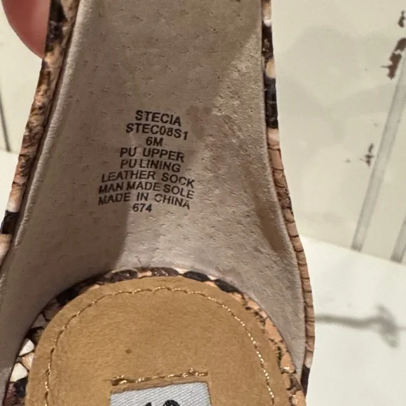 Steve Madden Women's Snakeskin Heels size 6 - Picture 2 of 11